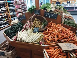 29-biocoop-gresy-sur-aix-magasin-alimentation-bio-fruit-legume-carotte-saison.webp